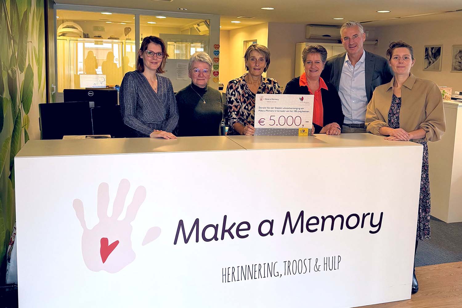 Van der Stappen schenkt jubileumopbrengst aan Make a Memory en Hospice Het Baken